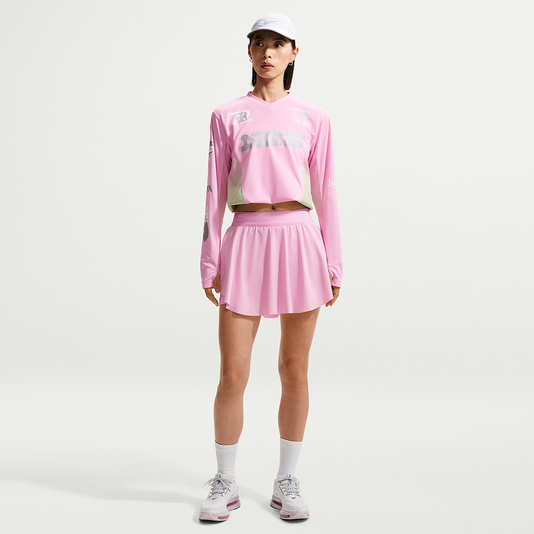 NIKEナイキ＊ビクトリースコートブライトピンクのロングスリーブシャツ上下セット NIKE公式】ナイキ スウィフト ウィメンズ Dri-FIT ランニングスコート